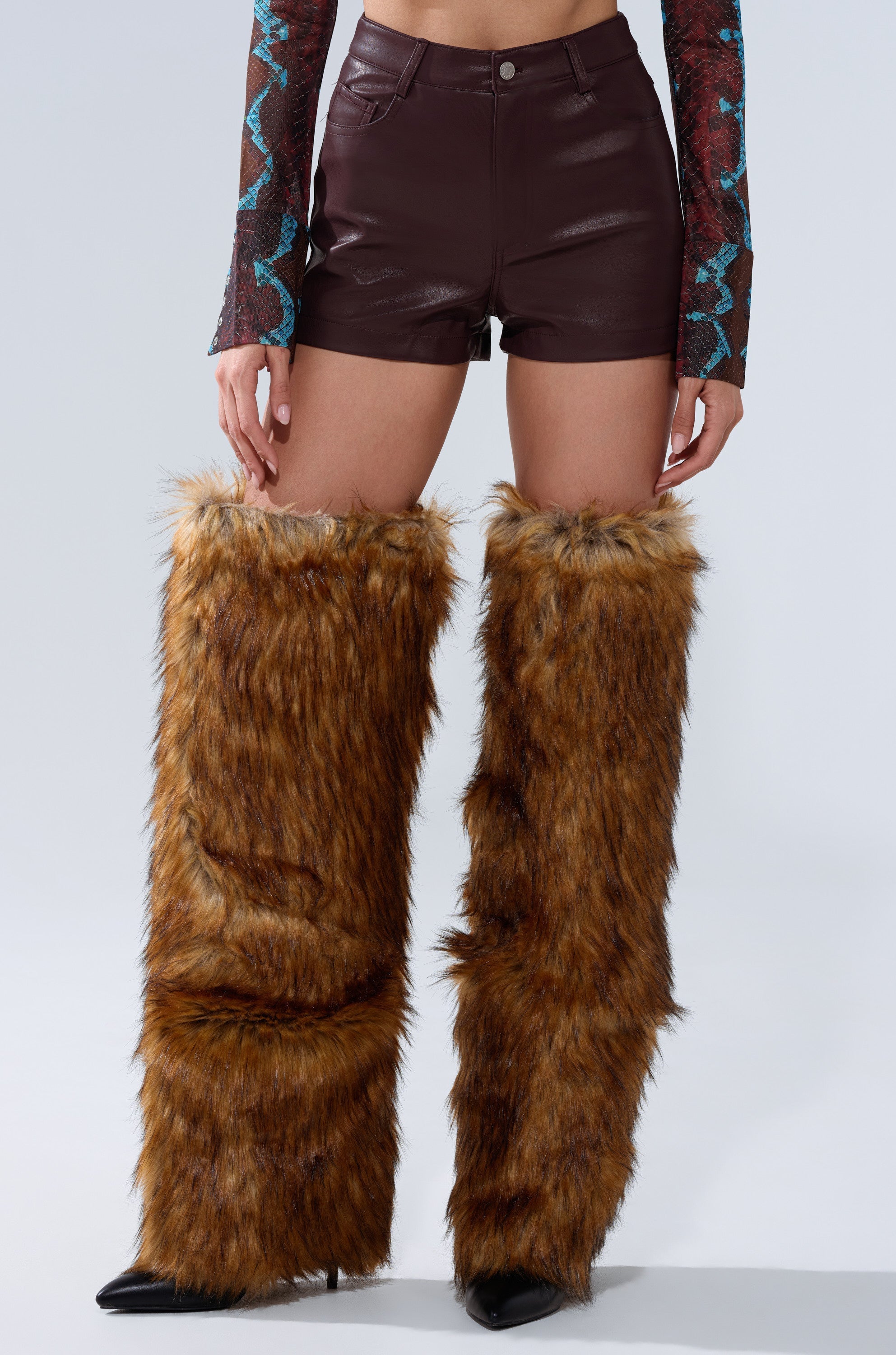 CALLIE FAUX LEATHER SHORT IN BURGUNDY