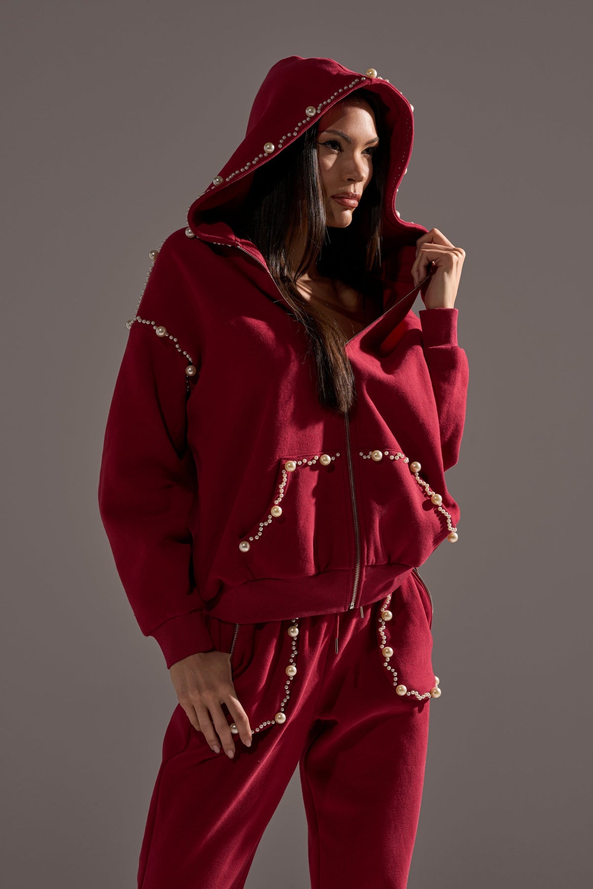 COZY HOLIDAY PEARL SWEATSHIRT  IN BURGUNDY