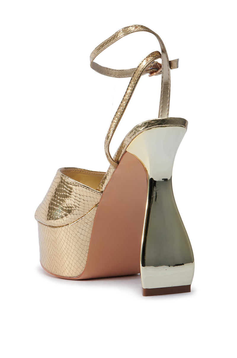 AZALEA WANG TAMASKA GOLD CHUNKY SANDAL