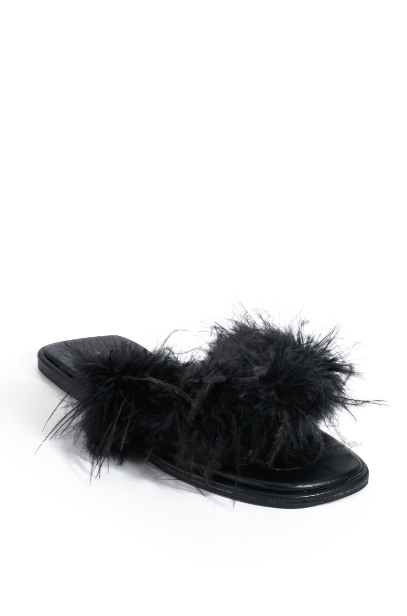 AZALEA WANG PAMMY FEATHER FLAT SANDAL IN BLACK