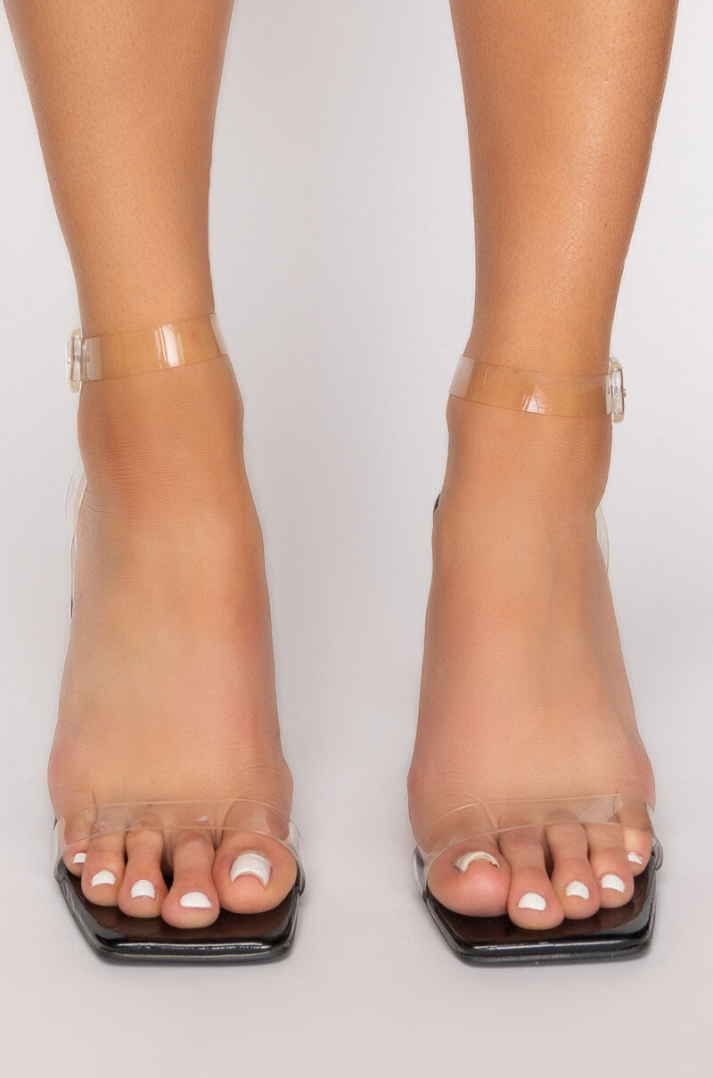 AZALEA WANG SWEET NOTHINGS CHUNKY SANDAL IN BLACK