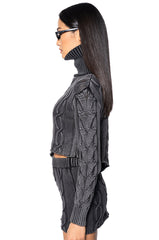 BUNDLED UP CHUNKY KNIT CROPPED SWEATER