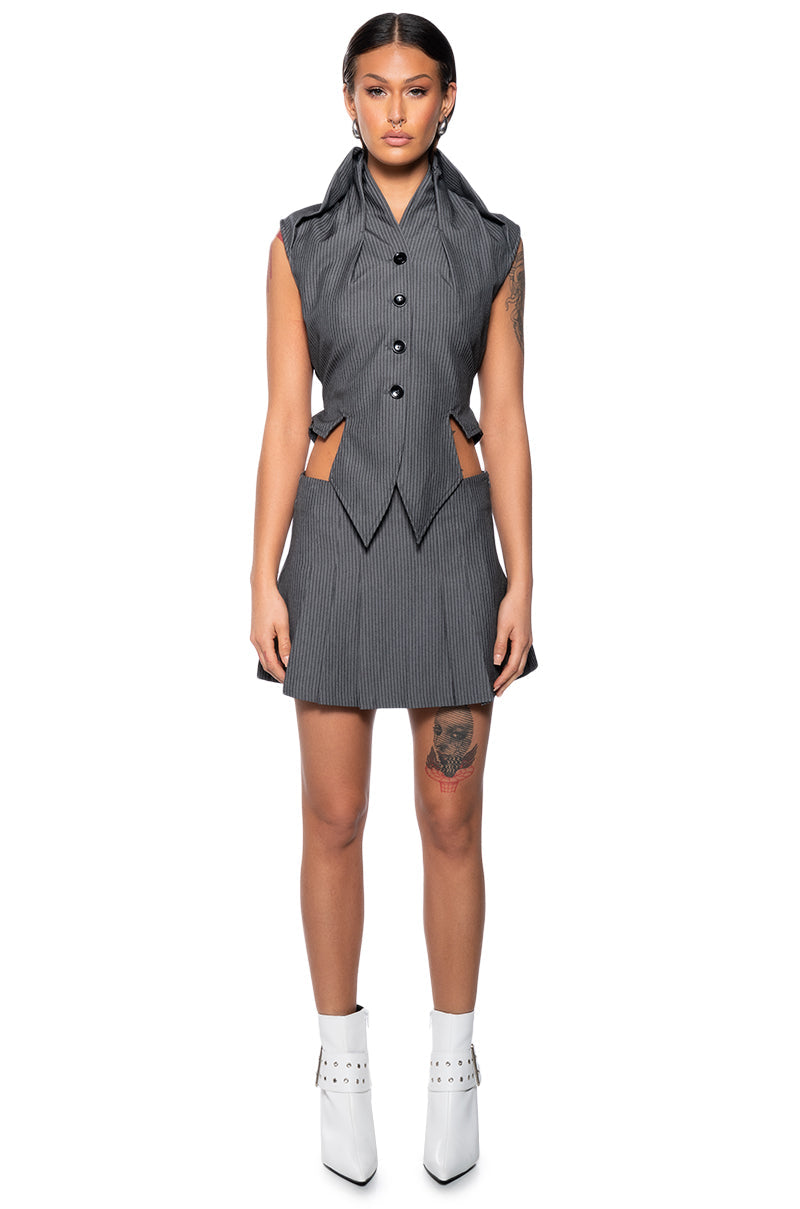BUSINESS MEETS FASHION MINI SKIRT